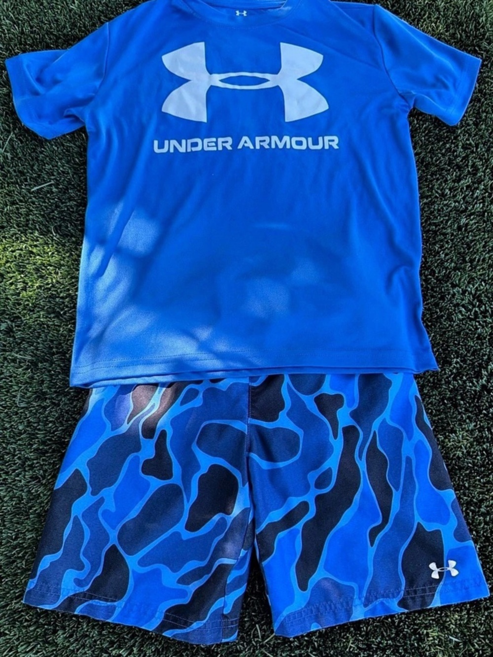 Under Armour Boys HeatGear Blue T-Shirt and Camo Shorts Set HeatGear Boys Size 7